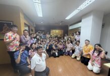 (Thai) กองกฎหมาย และกองสื่อสารองค์กร มหาวิทยาลัยขอนแก่น ร่วมสืบสานประเพณีไทย รดน้ำขอพรผู้บริหารฯ ประจำปี 2569